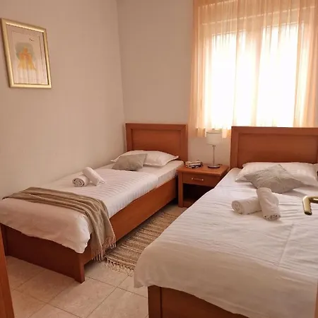 Apartman Iva *